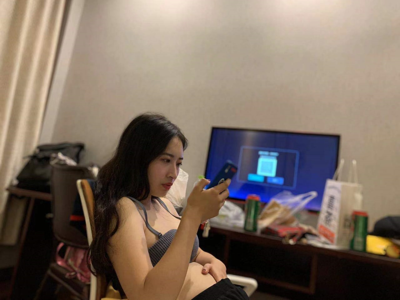 反差美眉