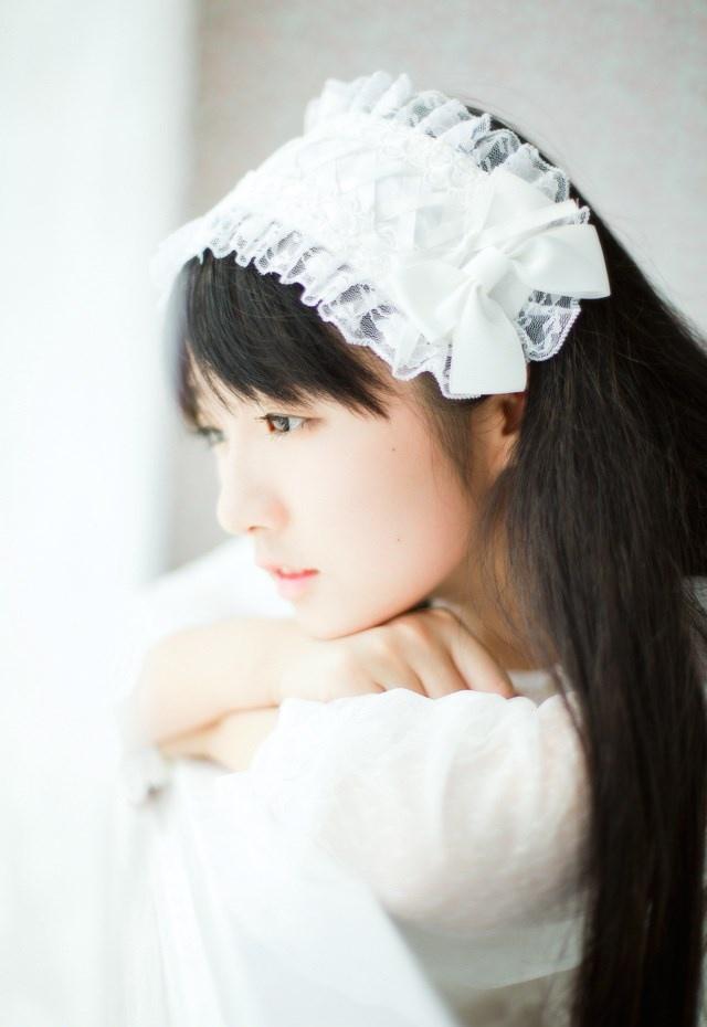 纯净美少女白色长裙迷人电眼清新气质私房写真图片