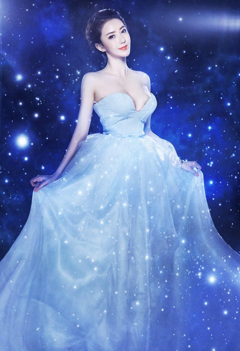 美女侯伊荻闪耀星空美丽动人写真
