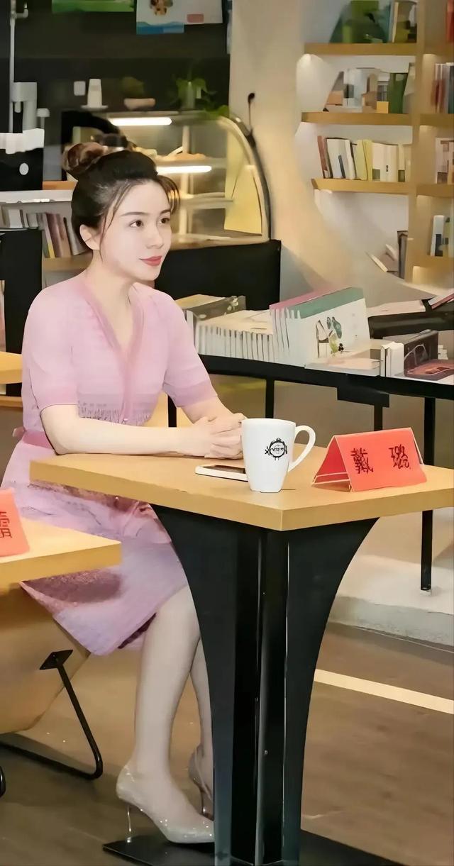 婚内出轨副市长的美女副局长——戴璐(戴璐视频)