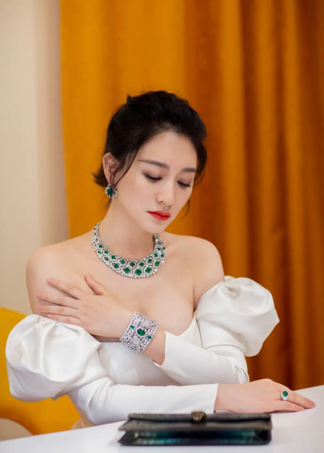 “自带苦相”的九位女星,个个愁容满面,演什么都丧,太吃亏了