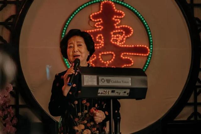 电影《孤味》一个男人过世后,留下了两个女人和四个女儿的故事
