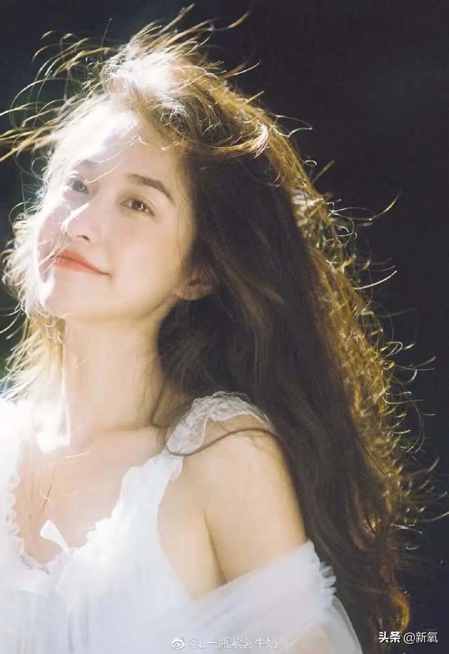 这张忧郁的甜妹脸,随便一张都是会被美少女们拿来做头像的程度