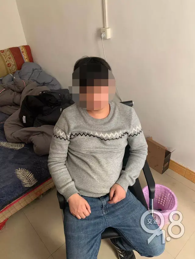 寂寞男子搜索“附近的人”,陌生美女说“上门服务”