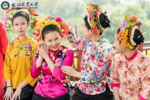 高校现绝美“蟳埔女”,却有大学生说“扎心”了……
