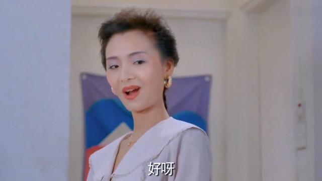 身形消瘦!香港名女星现身好友聚会,胸前肋骨凸出仍难掩傲人身材