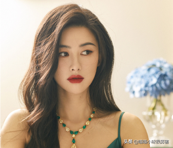 被誉为中国第一美女,与法拉利总裁谈恋爱,朱珠到底靠什么?