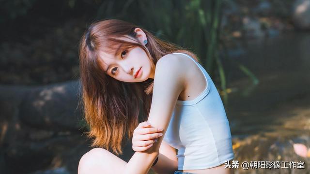 长沙街头出现大量低俗直播,男主播用拖鞋打女主播屁股,不堪入目