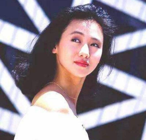 她拍过无数三级片,却是口碑最好的艳星