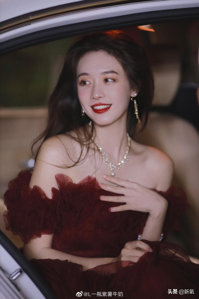 这张忧郁的甜妹脸,随便一张都是会被美少女们拿来做头像的程度