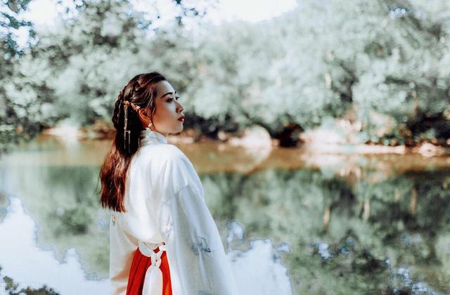女人想玩玩你的感情时,都会在那些方面体现
