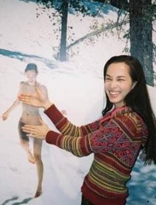 水原希子写真美照,因在公路上大胆全裸惹争议!被批发言实属有病