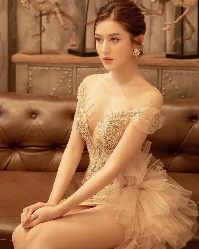 越南第一美女,热巴的脸柳岩的胸关晓彤的腿!她是怎么锻炼的?