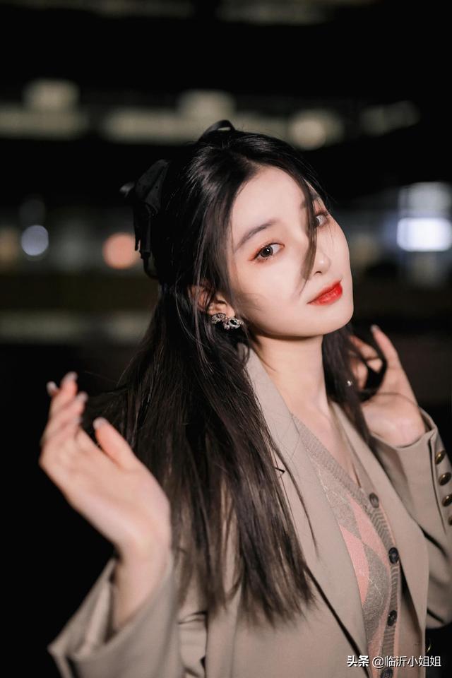 徐艺洋,性感妩媚的清爽美女,俏丽冷艳的外形,美爆啦
