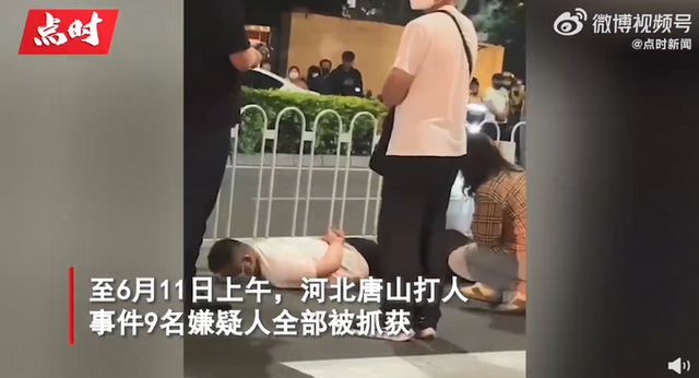 目击者称被打女生直哭、当场几个女生吓吐,法学专家:打人者已明显涉嫌犯罪