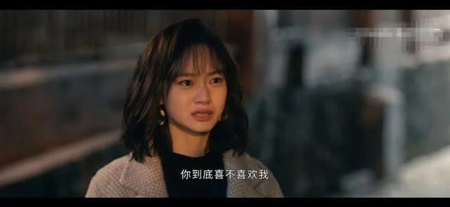 他是谁:卫国平藏在钱包里的女人照片,暴露了陈山河被割喉的真相
