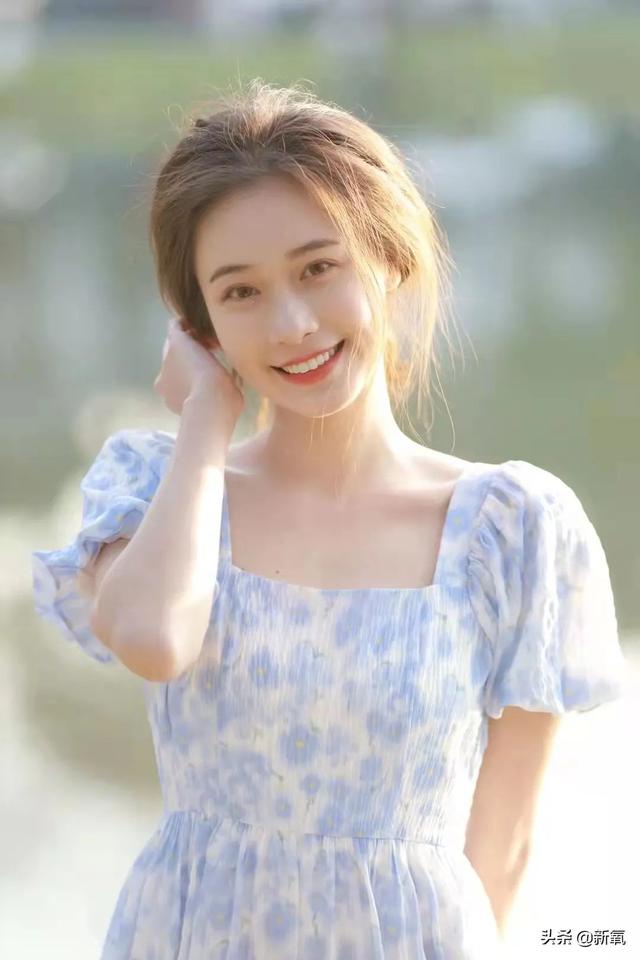 这张忧郁的甜妹脸,随便一张都是会被美少女们拿来做头像的程度