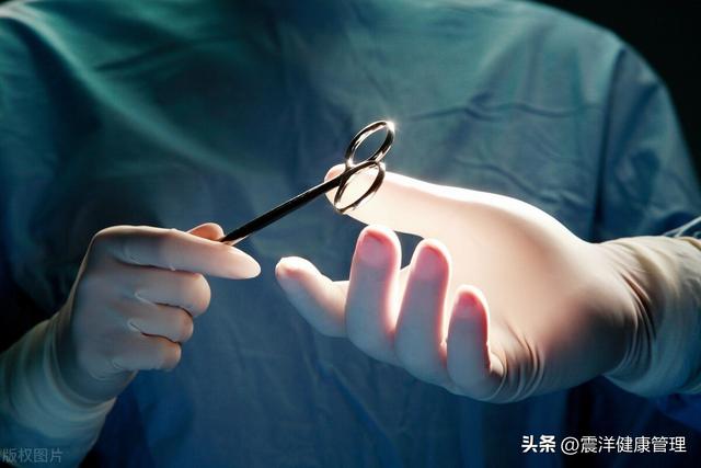 乳房太大是好是坏?需要手术吗?医生:看具体情况而定