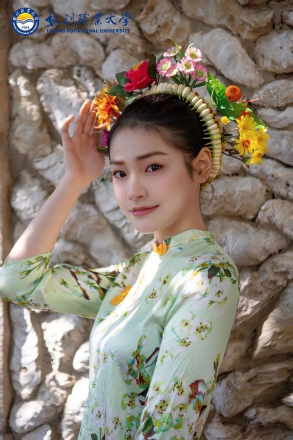 高校现绝美“蟳埔女”,却有大学生说“扎心”了……