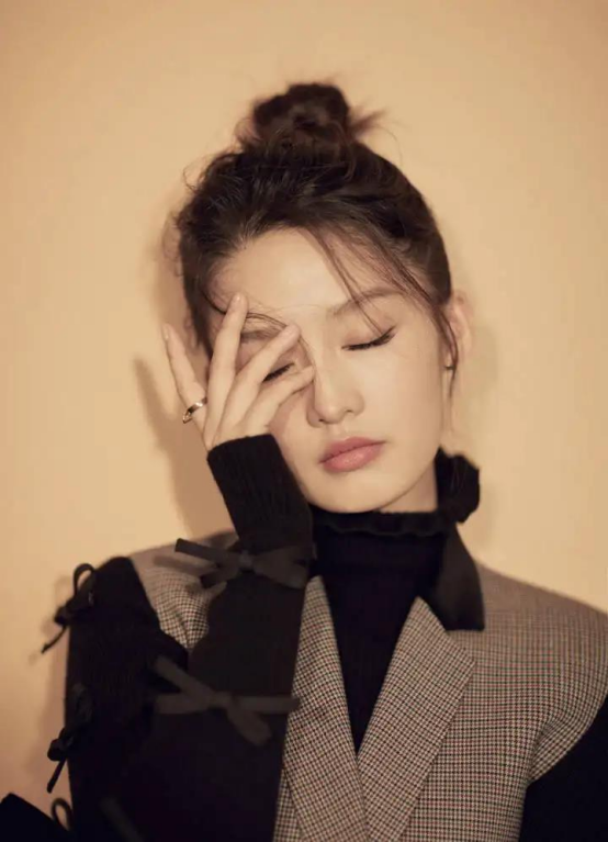 “自带苦相”的九位女星,个个愁容满面,演什么都丧,太吃亏了
