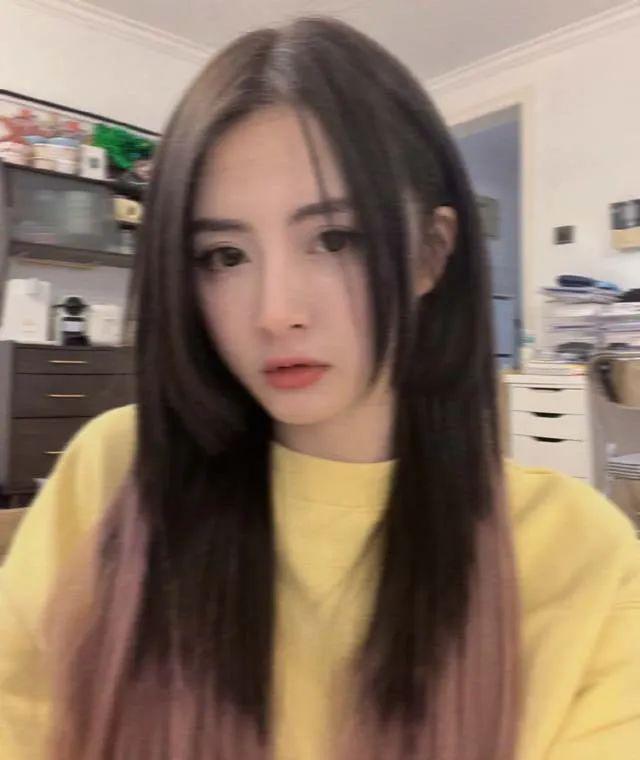 美女篮球主播小南晒照,黄色衣服吸睛,本人美到糊掉了