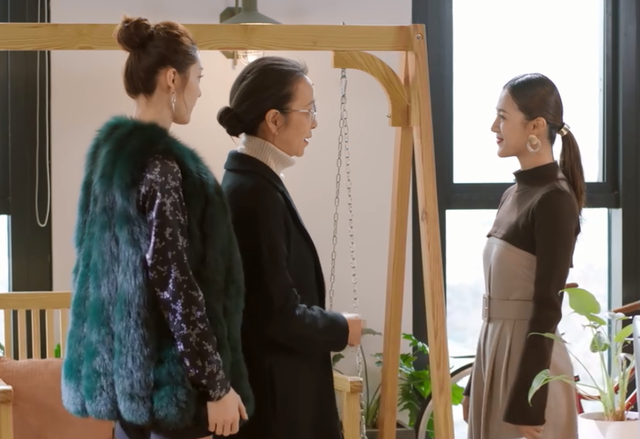 同样是校对女孩,李校和河野悦子哪个更时尚?