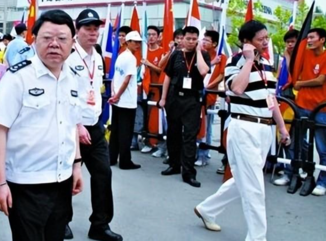 “打黑局长”文强堕落史:霸占女警花10年,被捕时家中发现2000万