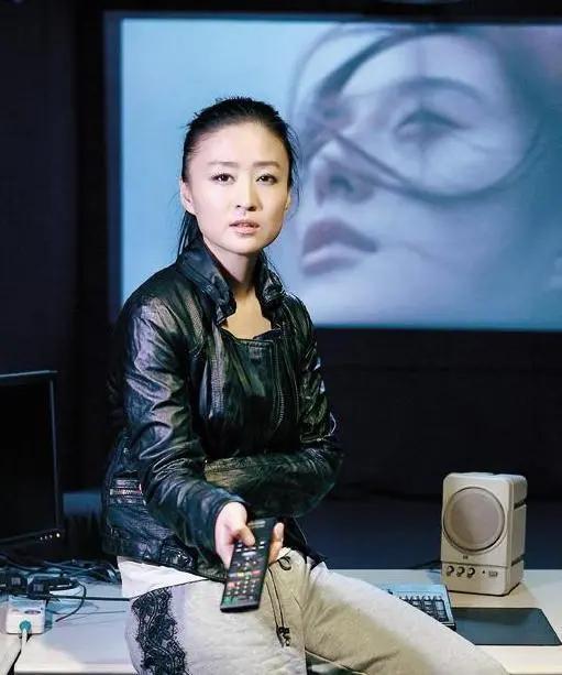 离开央视,卖房拍电影,因三级片大火,她成了内地最叛逆女导演