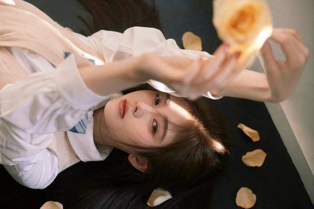 “四千年美女”鞠婧祎,纯欲校园风,那些年我们一起追的女孩