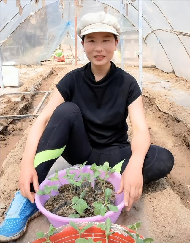 女子骑行千里,寻到失散了32年的生母,得知生母当初是被拐来的