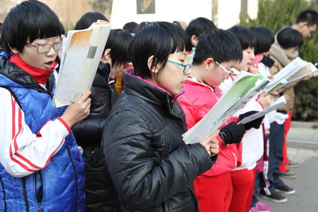 全炫宇三考北大背后的衡中复读班:一年学费最低25000元 跨省考生约两成
