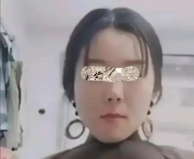 谄媚粉丝,美女老板娘直播间59秒不雅视频疯传,她老公该怎么办?