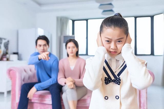 青春期是女孩的“危险期”?三条界限要守住,有女儿的父母多重视