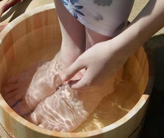 泡脚的好处,看完也许会心动