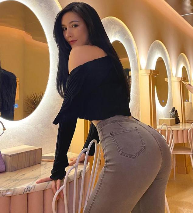 翘臀美女小辣椒J3,火辣身材完美腰臀比,坚持健身造就魔鬼身材