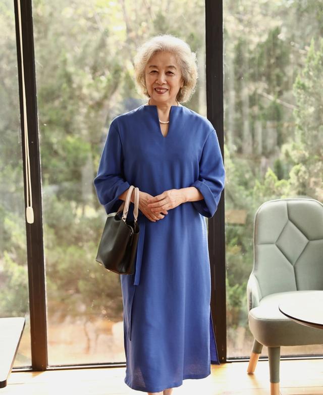 为什么女人过了五十岁更爱短发?看看她们就知道,利落又有气质