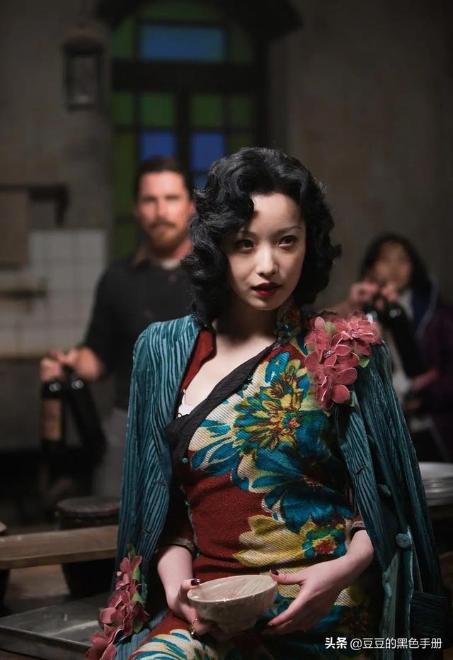 旗袍如照妖镜,看看这17位女星,谁最惊艳,谁像偷穿大人衣服?