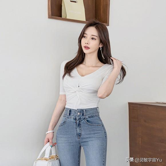 唯美清新的紧身牛仔裤美女,曼妙身材舒适养眼,尽显迷人曲线