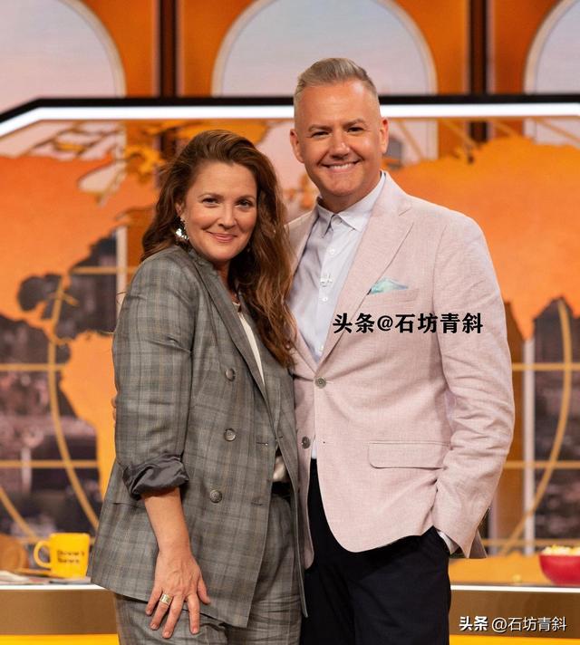 坏女孩的起伏人生:13岁吸毒,19岁结婚两个月分手,48岁独带俩娃