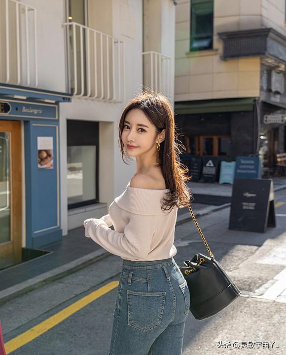唯美清新的紧身牛仔裤美女,曼妙身材舒适养眼,尽显迷人曲线