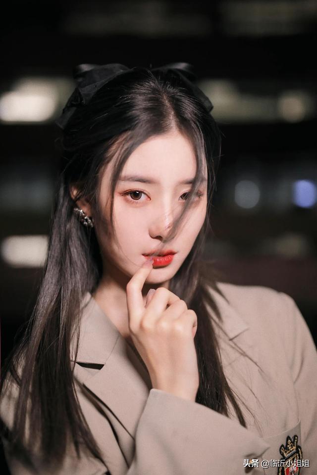 徐艺洋,性感妩媚的清爽美女,俏丽冷艳的外形,美爆啦