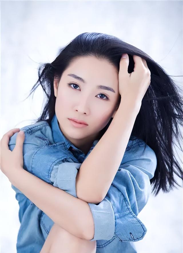 “自带苦相”的九位女星,个个愁容满面,演什么都丧,太吃亏了