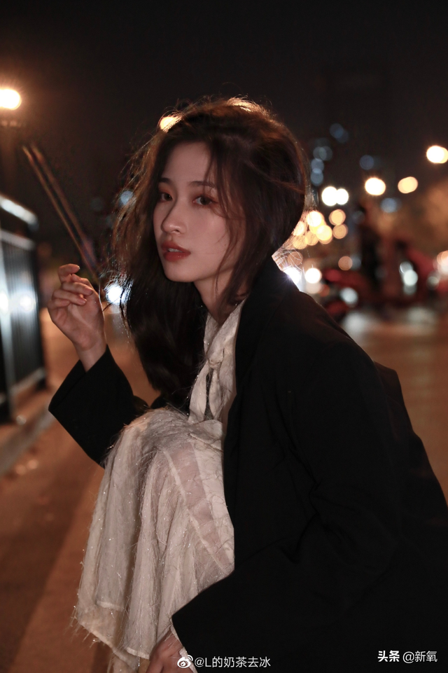 这张忧郁的甜妹脸,随便一张都是会被美少女们拿来做头像的程度