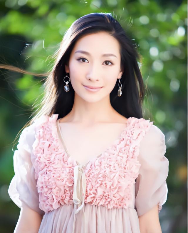 “自带苦相”的九位女星,个个愁容满面,演什么都丧,太吃亏了