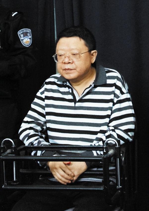 “打黑局长”文强堕落史:霸占女警花10年,被捕时家中发现2000万