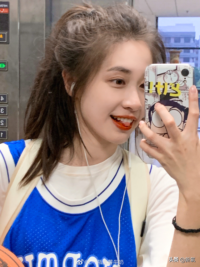 这张忧郁的甜妹脸,随便一张都是会被美少女们拿来做头像的程度