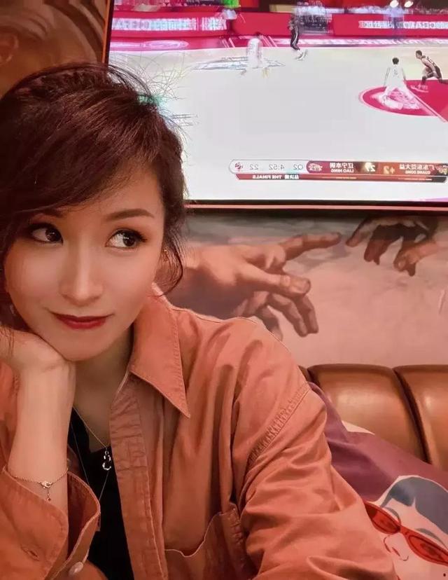广东十大美女主持人,美貌与智慧并重的才女,比明星还漂亮的主播
