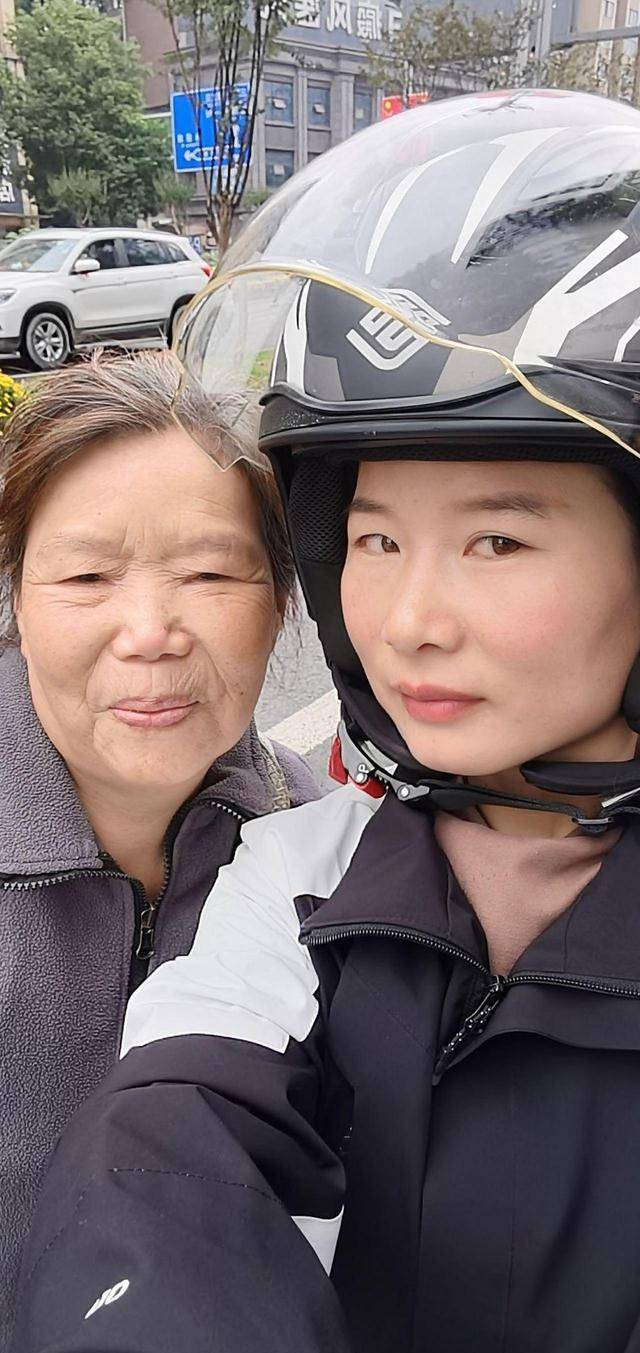 女子骑行千里,寻到失散了32年的生母,得知生母当初是被拐来的