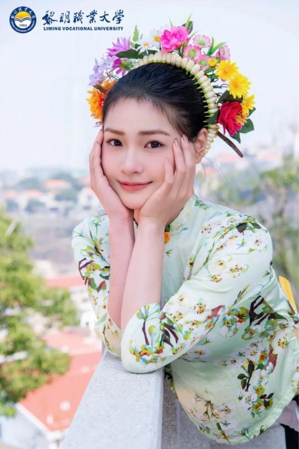 高校现绝美“蟳埔女”,却有大学生说“扎心”了……