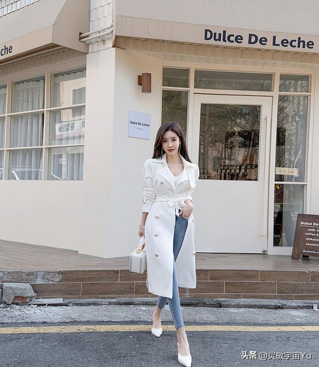 唯美清新的紧身牛仔裤美女,曼妙身材舒适养眼,尽显迷人曲线